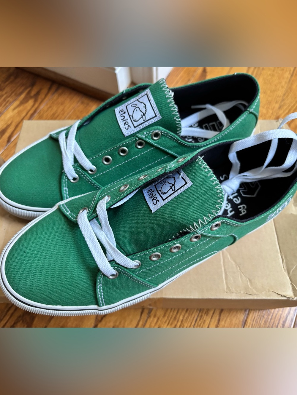 etnies RLS X Sheep size 8 1/2 men’s 10 women’s - NEW